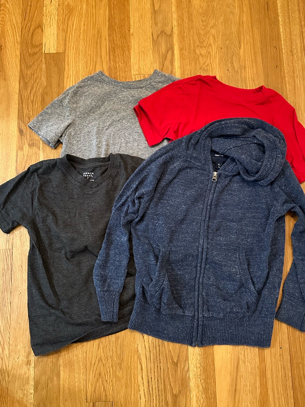Lot of 4 piece of various Boy's clothing size 6-7 Gap sweater short sleeve shirt